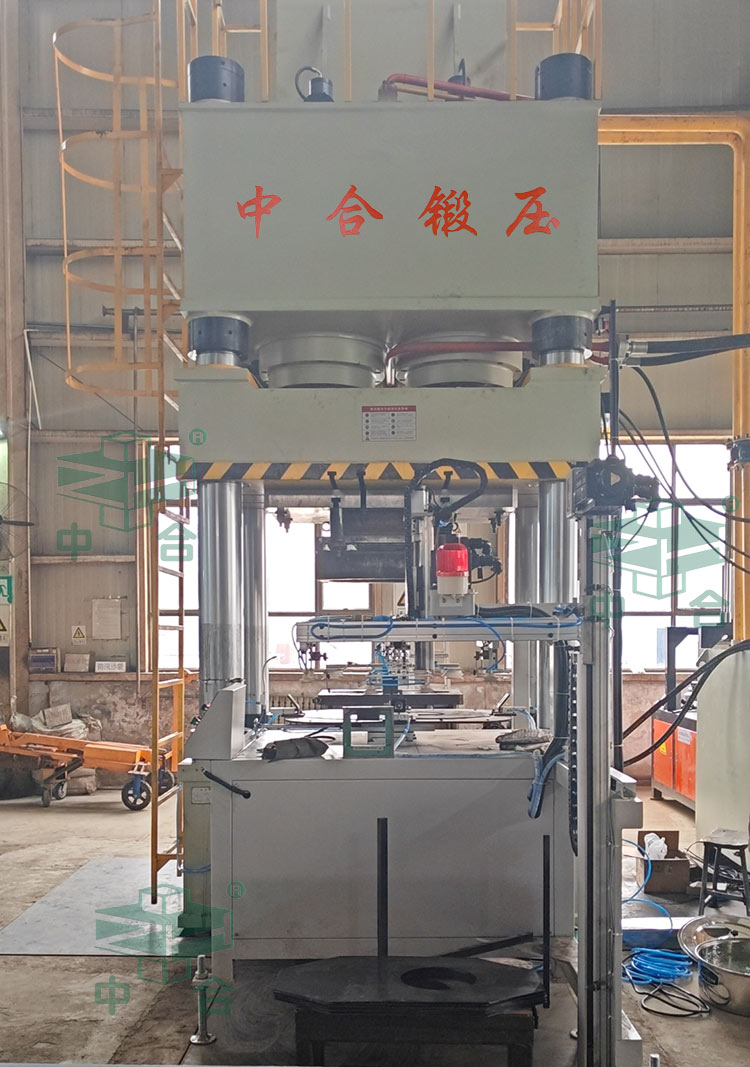 630吨钢板冲压成型机现场 630吨钢板冲压成型机现场