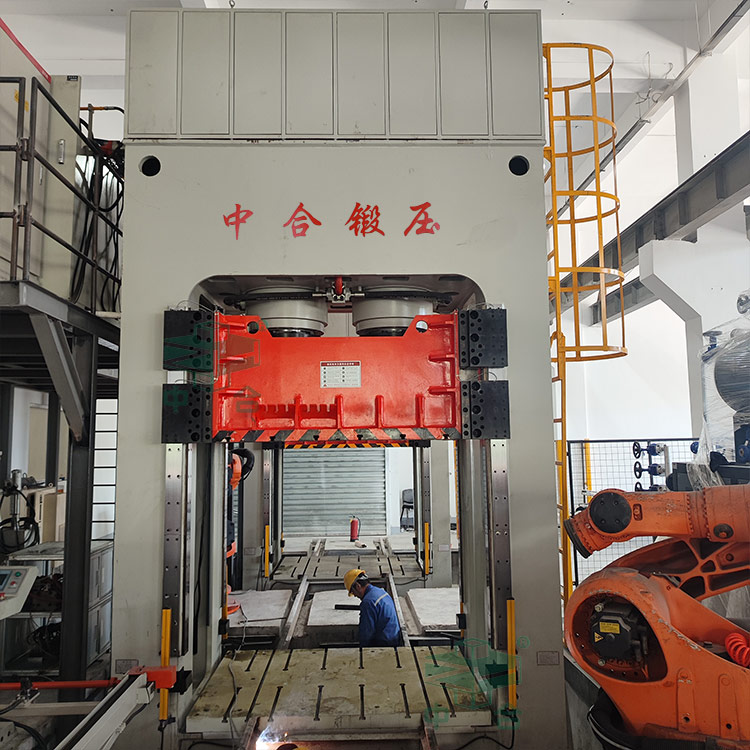 800吨复合材料成型液压机客户现场.jpg 800吨复合材料成型液压机客户现场.jpg