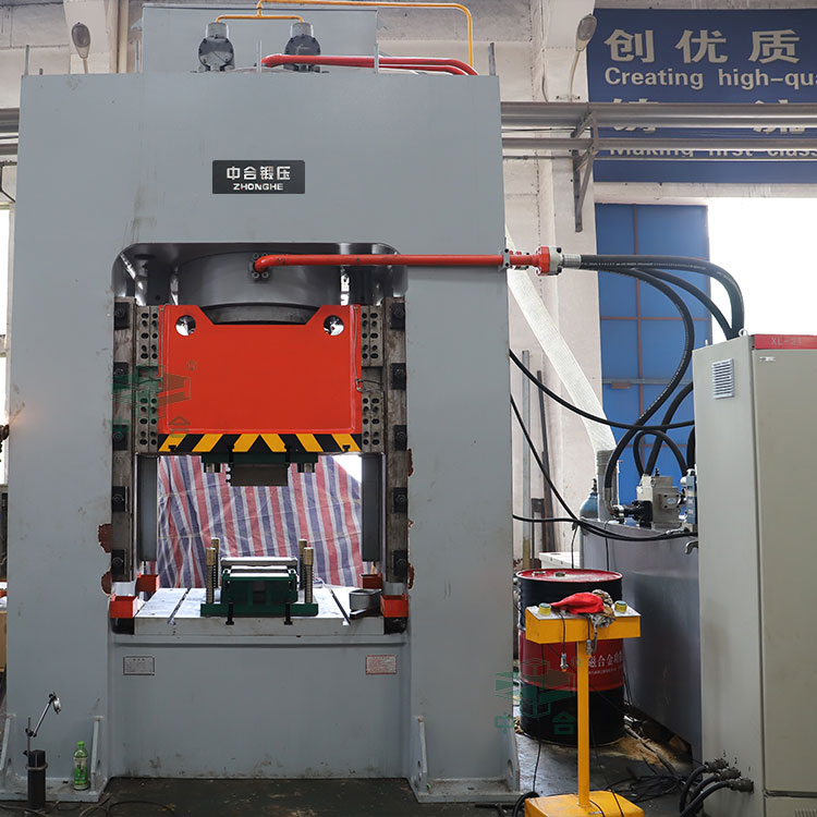 800吨框架式液压机.jpg 800吨框架式液压机.jpg