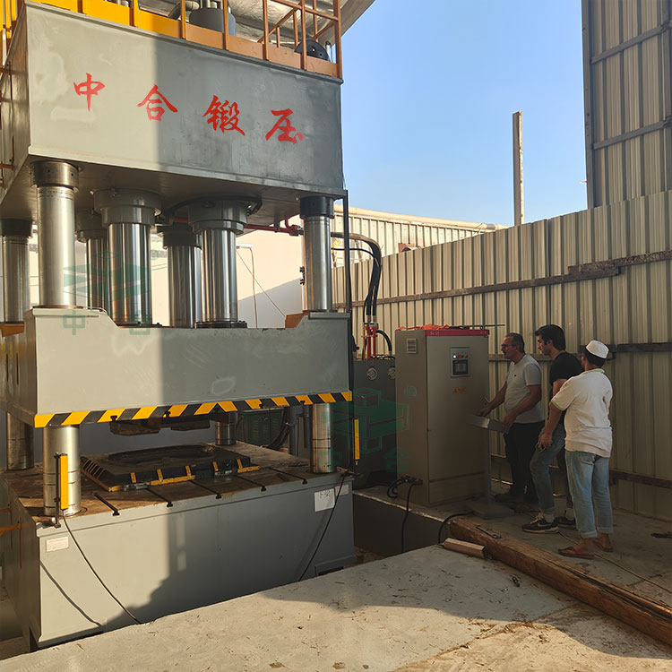 1000吨汽车配件成型液压机现场试机.jpg 1000吨汽车配件成型液压机现场试机.jpg