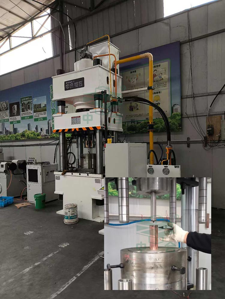 500吨三梁四柱液压机现场.jpg 500吨三梁四柱液压机现场.jpg