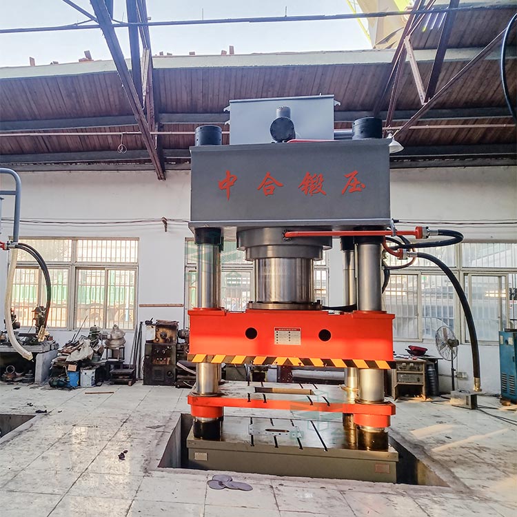 1250吨陶瓷粉末成型液压机现场.jpg