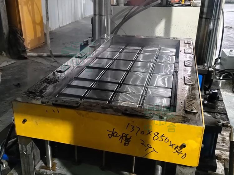 复合电缆沟盖板模具.jpg 复合电缆沟盖板模具.jpg