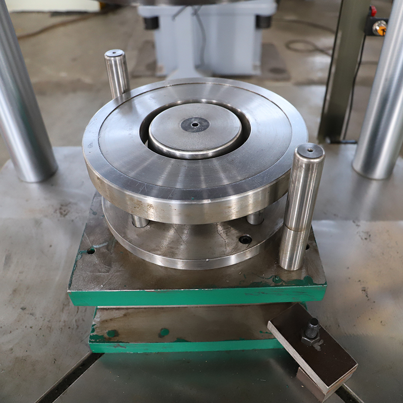 不锈钢封头帽(封帽)拉伸成型液压机(图2) 不锈钢封头帽(封帽)拉伸成型液压机(图2)
