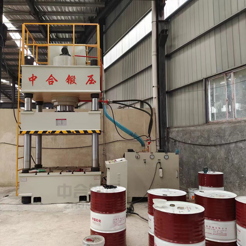 水塔盖板成型设备_630吨油压机_不锈钢拉伸机(图1) 水塔盖板成型设备_630吨油压机_不锈钢拉伸机(图1)