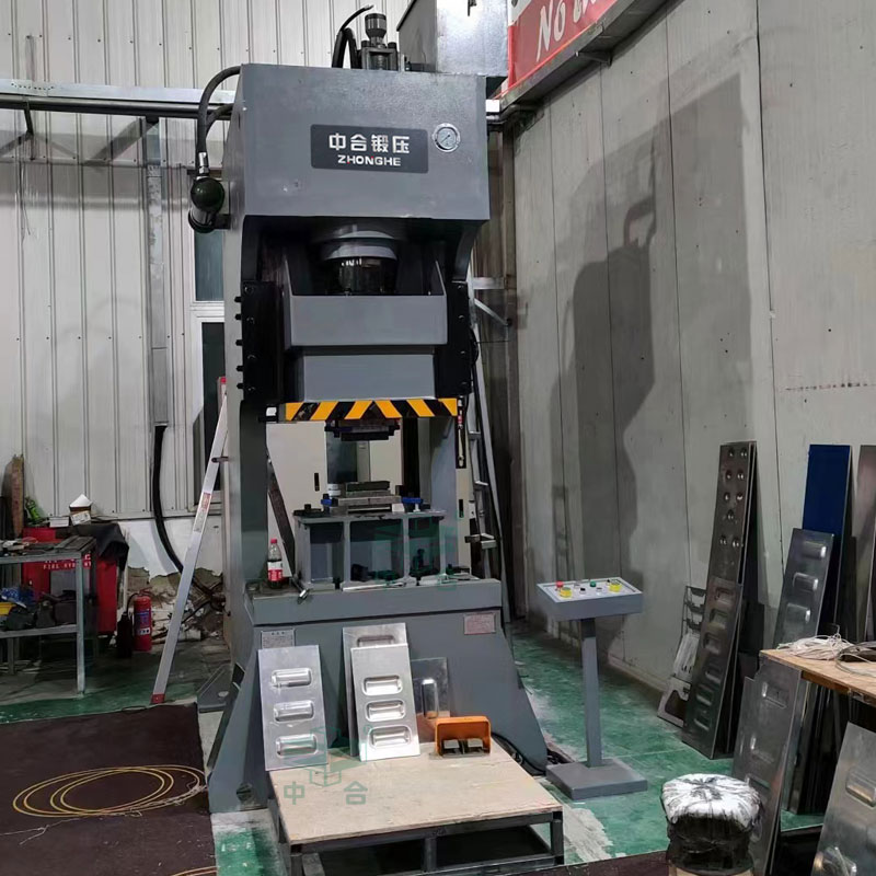 160吨液压冲床冲厚板_汽车配件冲压成型设备(图1) 160吨液压冲床冲厚板_汽车配件冲压成型设备(图1)